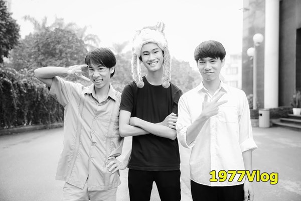 Nhóm 1977 Vlog về văn học: “Lợi hay hại”, “nên hay không nên”? - Anh 2