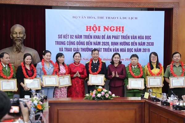 Chấn hưng văn hóa đọc - Anh 6