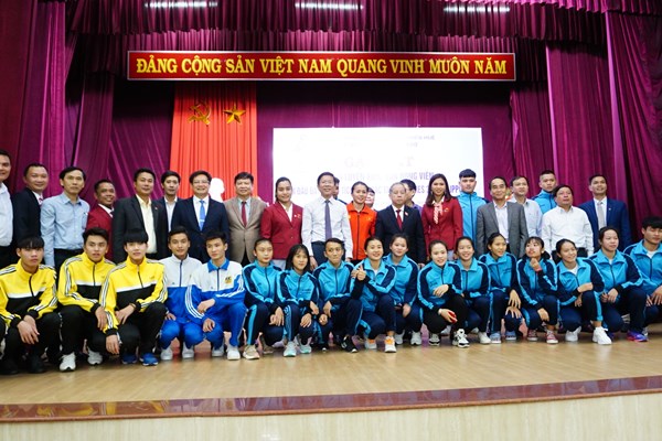 Thừa Thiên Huế: Tạo điều kiện và đãi ngộ tốt để VĐV yên tâm cống hiến - Anh 3