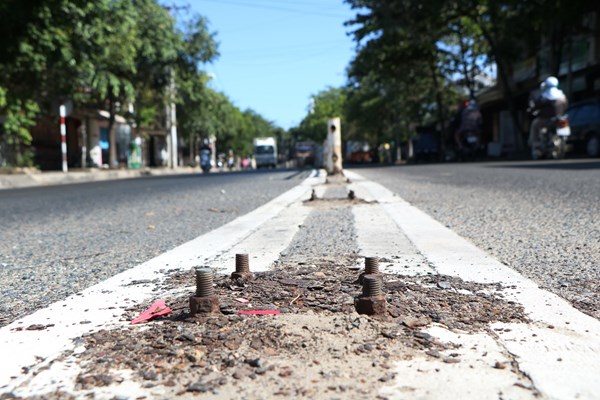 Dải phân cách “bẫy”... người - Anh 1