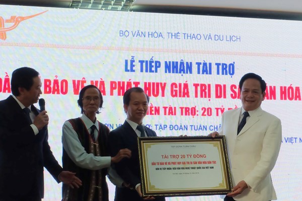 Lễ tiếp nhận tài trợ 20 tỉ đồng hỗ trợ bảo tồn và phát huy di sản văn hóa dân tộc - Anh 3