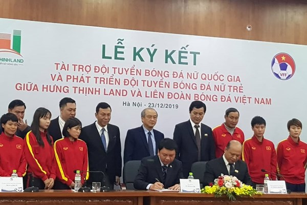 Phó Chủ tịch nước dự Lễ ký hợp đồng tài trợ cho đội tuyển bóng đá nữ - Anh 2