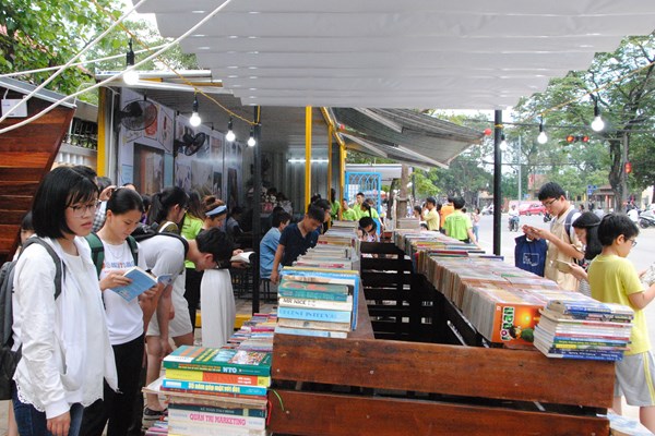 “Khai tử” đường sách duy nhất ở Huế - Anh 1