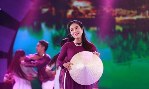 “Vang mãi giai điệu Tổ quốc” tái ngộ khán giả với nhiều giọng ca đẹp - Anh 6