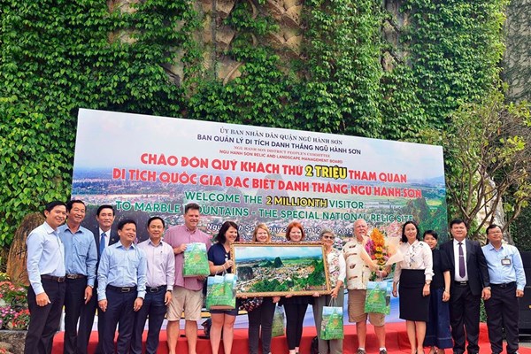 Di tích quốc gia đặc biệt Danh thắng Ngũ Hành Sơn đón vị khách thứ 2 triệu - Anh 1