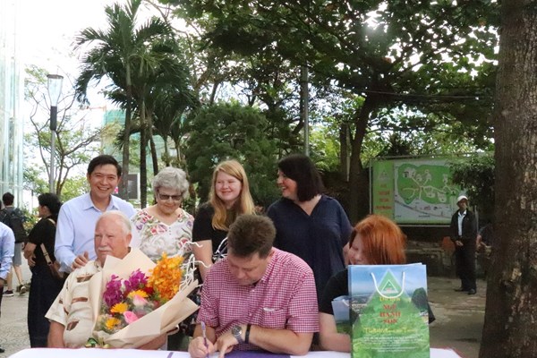 Di tích quốc gia đặc biệt Danh thắng Ngũ Hành Sơn đón vị khách thứ 2 triệu - Anh 2