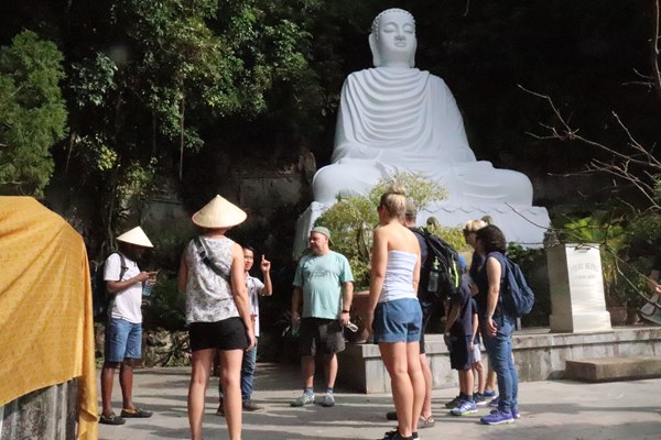 Di tích quốc gia đặc biệt Danh thắng Ngũ Hành Sơn đón vị khách thứ 2 triệu - Anh 3