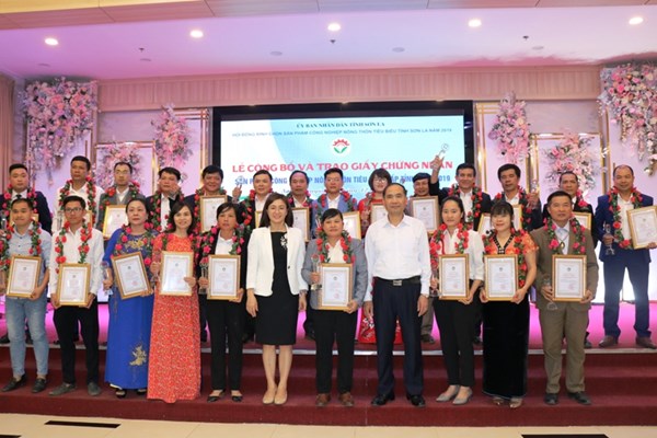 Sơn La công bố sản phẩm công nghiệp nông thôn 2019 - Anh 1