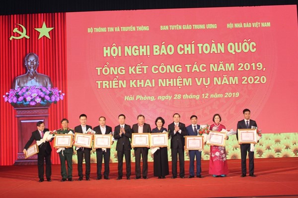 Báo chí tiếp tục tạo sự đồng thuận xã hội, giữ vững niềm tin của nhân dân - Anh 5