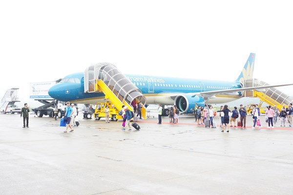 Đón hành khách thứ 115 triệu qua cảng hàng không năm 2019 - Anh 2