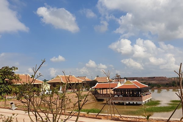 “Biến” đất rừng sản xuất thành đất trang trại ở Quảng Nam: Vô tư... xây biệt phủ trái phép - Anh 2