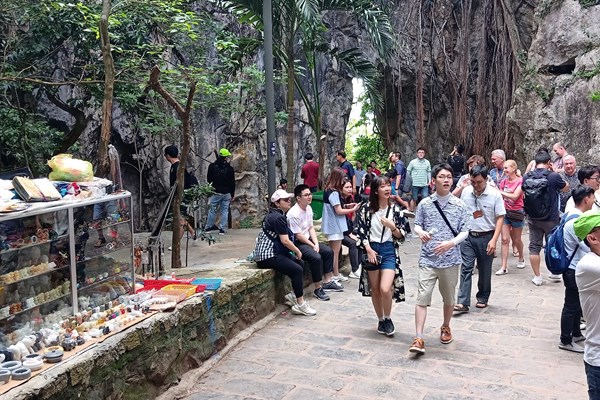 Di tích danh thắng Ngũ Hành Sơn: Điểm du lịch văn minh, an toàn - Anh 1