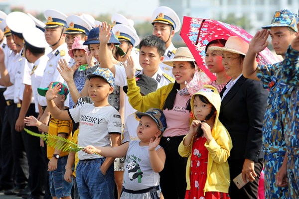 Đưa Xuân đến “pháo đài” giữa ngàn khơi - Anh 2
