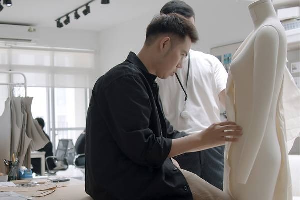 Nhà thiết kế Việt Nam lên báo quốc tế - Anh 1