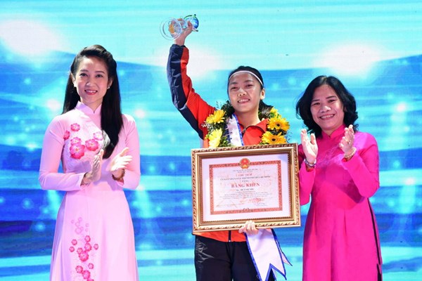 Tuyên dương 12 “Công dân trẻ tiêu biểu TP.HCM 2019” - Anh 1