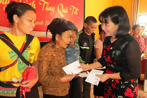 Báo Văn Hóa tặng quà Tết đồng bào dân tộc thiểu số Yên Bái - Anh 4