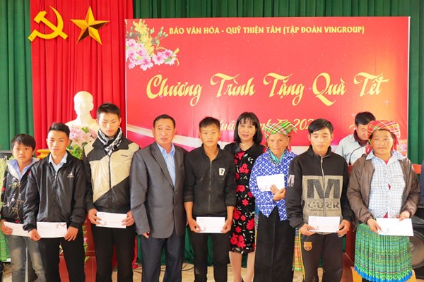 Báo Văn Hóa tặng quà Tết đồng bào dân tộc thiểu số Yên Bái - Anh 3