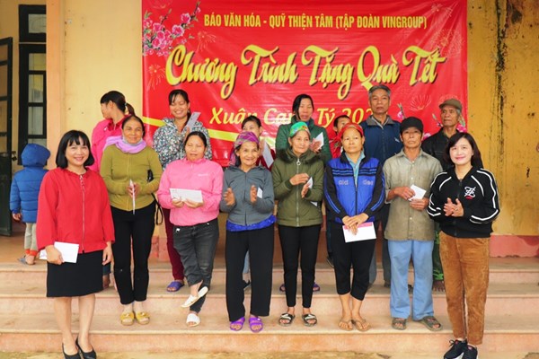 Mang quà Tết đến với đồng bào dân tộc thiểu số Yên Bái - Anh 1