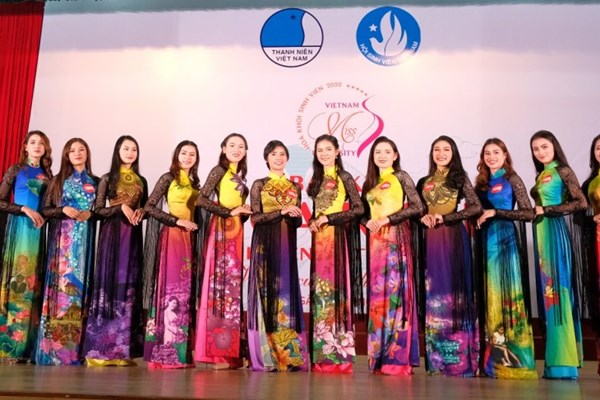 15 thí sinh đầu tiên vào vòng Chung kết cuộc thi Hoa khôi Sinh viên VN - Anh 1