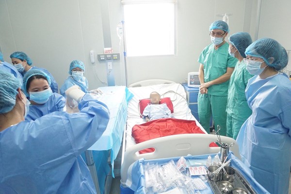 Lần đầu tiên ghép tế bào gốc cứu sống bệnh nhi ở khu vực miền Trung-Tây Nguyên - Anh 1
