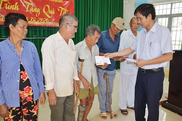 Góp thêm vị Tết cho người nghèo vùng biên giới - Anh 2