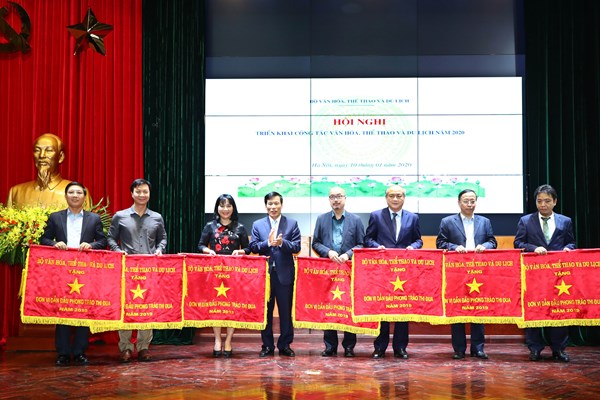 Phó Thủ tướng Vũ Đức Đam: Tiếp tục khơi dậy tinh thần, ý chí Việt Nam trên mọi lĩnh vực - Anh 7