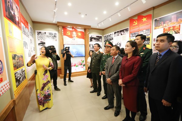 Trưng bày “Chủ tịch Hồ Chí Minh – Người sáng lập, lãnh đạo và rèn luyện Đảng cộng sản Việt Nam” - Anh 3