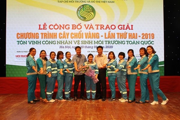 Nữ công nhân môi trường tử vong vì tai nạn giao thông nhận danh hiệu Cây chổi vàng - Anh 2