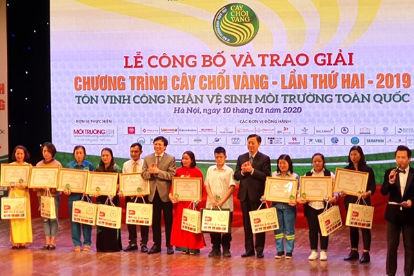 Nữ công nhân môi trường tử vong vì tai nạn giao thông nhận danh hiệu Cây chổi vàng - Anh 1