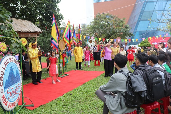 Náo nhiệt Phiên chợ ngày Tết - Anh 3