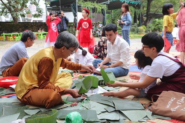 Náo nhiệt Phiên chợ ngày Tết - Anh 1