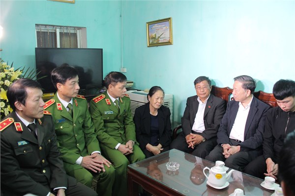 Truy tặng Huân chương cho ba chiến sĩ hy sinh tại Đồng Tâm - Anh 1