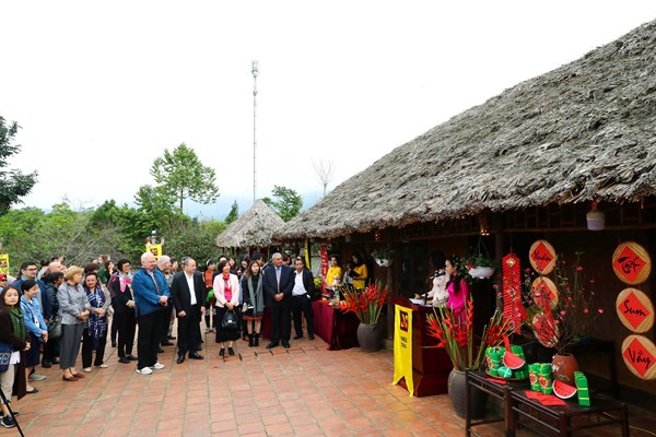 Đoàn Ngoại giao khám phá Tết Nguyên đán Canh Tý 2020 - Anh 2