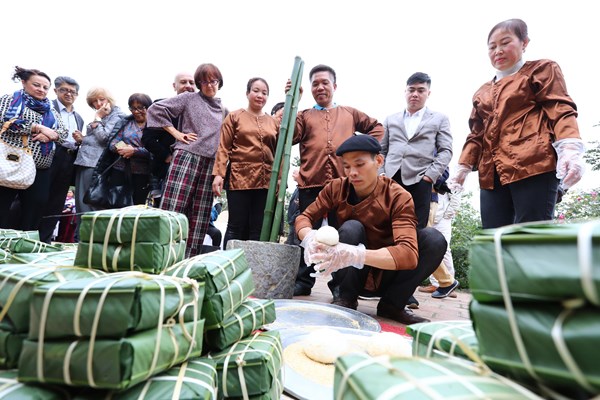 Đoàn Ngoại giao khám phá Tết Nguyên đán Canh Tý 2020 - Anh 1