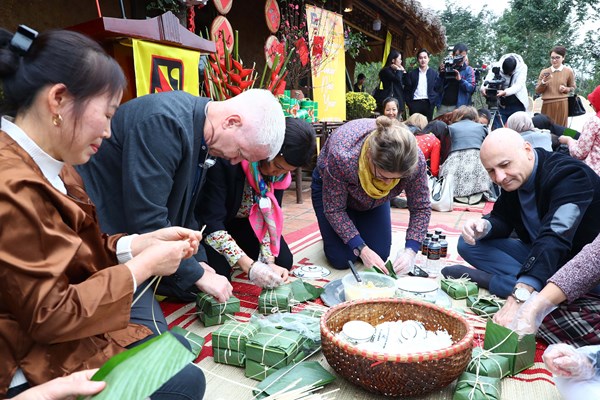 Doan Ngoai giao kham pha Tet Nguyen dan Canh Ty 2020 - Anh 6