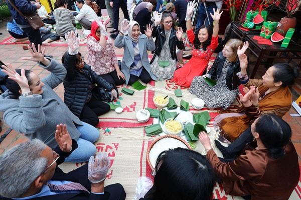 Doan Ngoai giao kham pha Tet Nguyen dan Canh Ty 2020 - Anh 3
