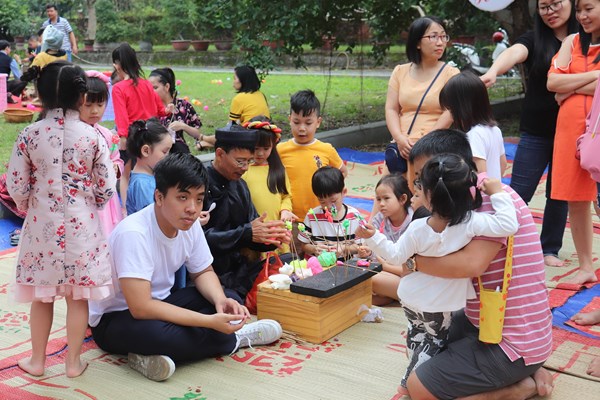 Để trẻ gắn bó với Tết cổ truyền - Anh 1