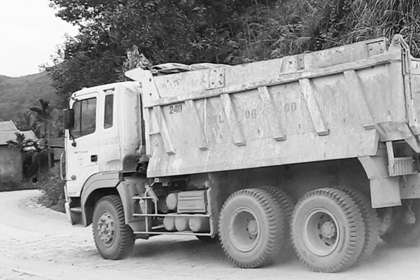 Tỉnh lộ 629 bị “băm nát” vì công trình hồ Đồng Mít - Anh 1