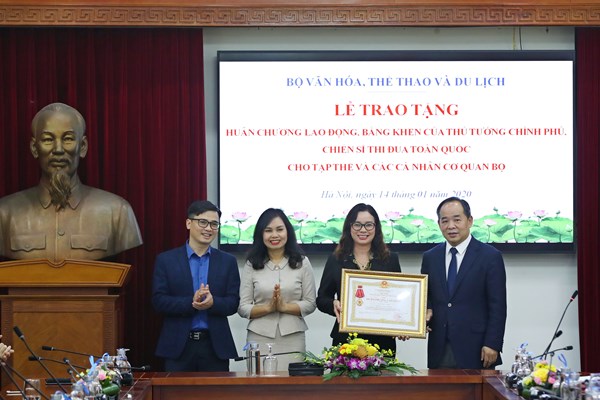 Bộ VHTTDL: Trao tặng các hình thức khen thưởng Nhà nước cho các tập thể, cá nhân - Anh 2