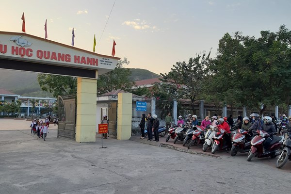 Nét đẹp cổng trường Quang Hanh - Anh 1