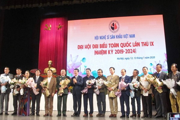 Mong chờ làn gió mới​​​​​​​ cho nghệ thuật sân khấu - Anh 1