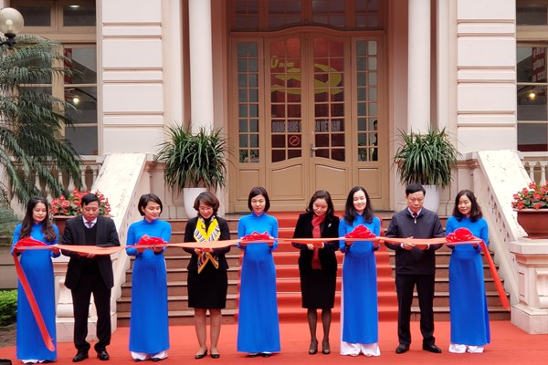 “Vinh quang Đảng Cộng sản Việt Nam” - Anh 1