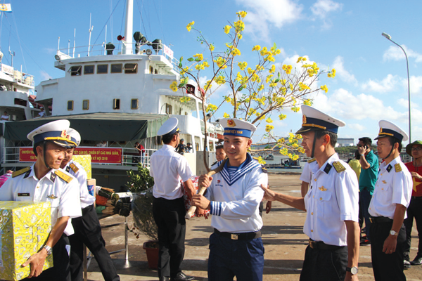 Đón xuân trên Bãi cạn Tư Chính - Anh 1