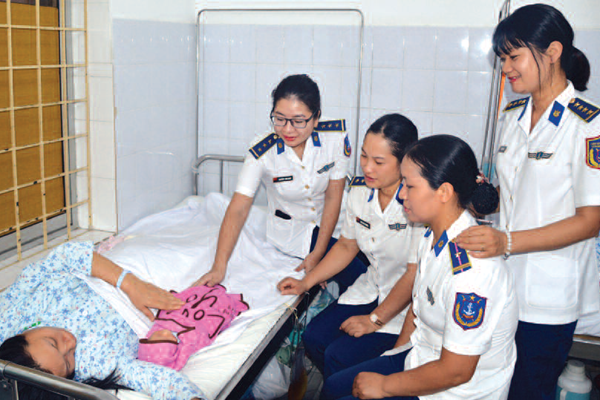 Sâu nặng ân tình trên từng tuyến biển - Anh 3