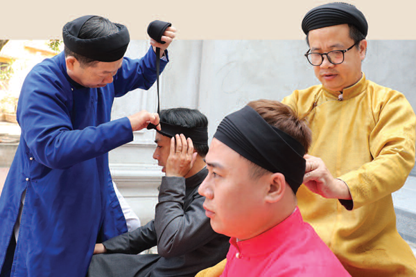 Những người ngược dòng tìm về nguồn cội - Anh 1