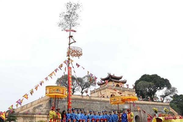 Gìn giữ phong tục dựng cây nêu ngày Tết cầu quốc thái dân an - Anh 1