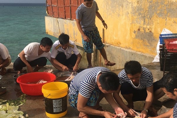 Trường Sa không xa (Bài 3): Ngày Tết với thời khắc thiêng liêng ở đảo - Anh 2