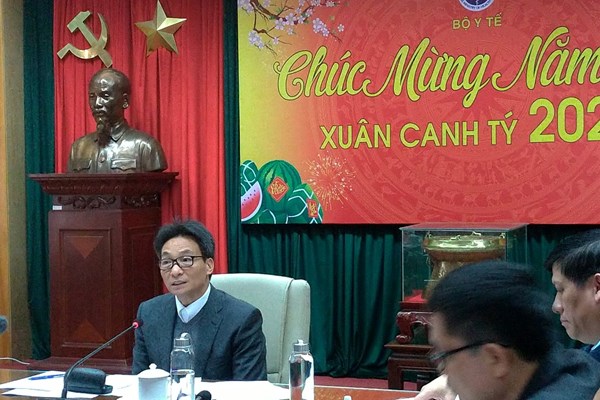Phó Thủ tướng Vũ Đức Đam: Cần ưu tiên phòng chống dịch bệnh hơn là lợi ích kinh tế - Anh 1