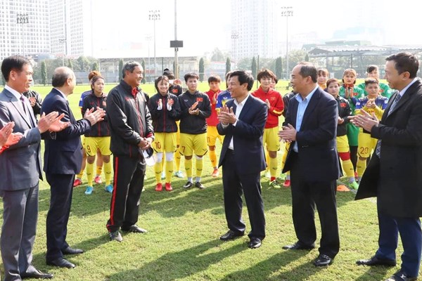 Tối nay 30.1, đội tuyển nữ Việt Nam lên đường dự vòng loại Olympic - Anh 1