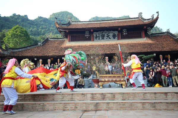Khai hội chùa Hương 2020: Nghiêm cấm hành vi mê tín dị đoan, chèo kéo khách - Anh 1